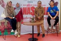 Foto dari kiri ke kanan: Siti Nursya'bani, Kadis DP3AKB NTB Dra.Nunung Triningsih, MM, Kadis Pendidikan NTB Dr.Aidy Furqon, M.Pd dan Muhammad Wan Aqso (Juara 1 karate internasional di Portugal)