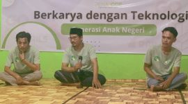 Ketua Yayasan Generasi Anak Negeri Dr.Karomi.S.Pd,.M.Pd. saat peresmian LKP Penakode dan Bimbel Generasi Anak Negeri