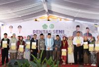 Foto: Wakil Bupati Lotim Ir.H.Moh. Edwin Hadiwijaya, Usai Hadiri acara Pisah Sambut di MAN 1 Lotim