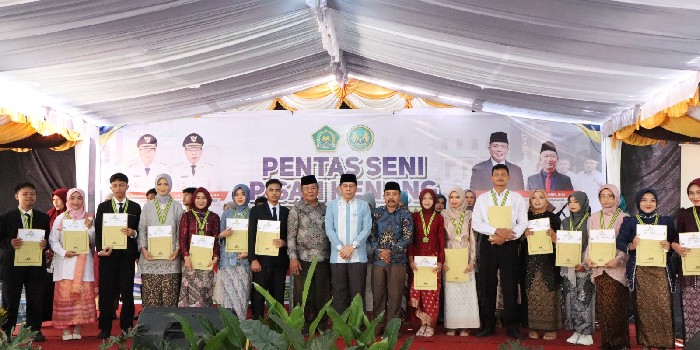 Foto: Wakil Bupati Lotim Ir.H.Moh. Edwin Hadiwijaya, Usai Hadiri acara Pisah Sambut di MAN 1 Lotim