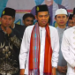 Foto: Ustaz Abdul Somad (tengah) didampingi Bupati dan Wakil Bupati Lotim, Usai mengisi Tabliq Akbar di Mesjid Agung Al Mujahidin Selong Lotim. 