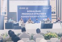 Foto: Komisi II DPR RI Fauzan Khalid, bersama Wakil bupati dan Kanwil ATR/BPN NTB di Ballroom Kantor Bupati Lotim