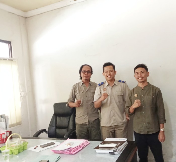 Foto: Tim Penasehat Hukum Rudi Hartono dan Sriatih bersama Kasi Sengketa Kementerian ATR/BPN Lombok Timur