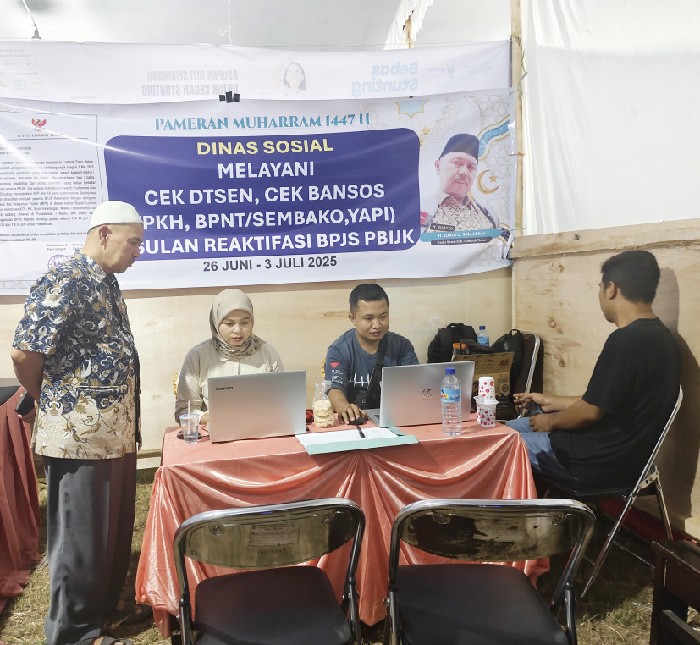 Foto: Kadis Sosial Lotim saat meninjau jajaran pada Festival Muharram.