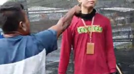 Foto: Tangkapan Video saat petugas jaga, Yazid Mafatihul Madani diancam sopir pengangkut pasir
