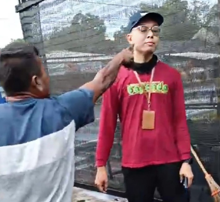 Foto: Tangkapan Video saat petugas jaga, Yazid Mafatihul Madani diancam sopir pengangkut pasir