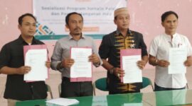 Foto: Penandatanganan MoU antara KCD Dikbud Lombok Timur dengan Ketua SMSI dan Perwakilan Media Cetak, Televisi dan Elektronik.