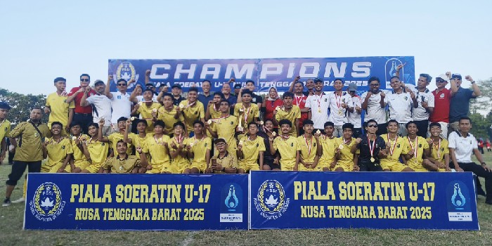 Foto: Para Punggawa Perselotim bersama Official, Ketua Askab PSSI, Sekda dan Pejabat Pemda Lotim