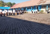 Foto: Apel Ala Sarungan Sambut HUT RI Ke-80 di Ponpes Al-Mukhtariyah Lotim