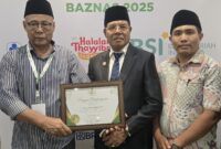 Foto: Bupati Haerul Warisin bersama Ketua dan Sekretaris Baznas Lombok Timur.