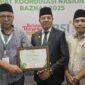Foto: Bupati Haerul Warisin bersama Ketua dan Sekretaris Baznas Lombok Timur.