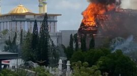 Foto: Gedung DPRD NTB Ludes Terbakar oleh aksi massa.