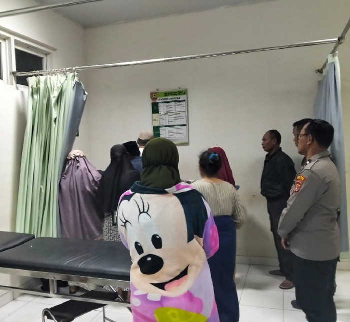 Foto: Proses Evakuasi korban Dzulpanil Khoiri di Puskesmas Sembalun Lotim