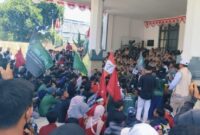 Foto: Massa Aksi Cipayung Plus di Depan Kantor DPRD Lombok Timur.