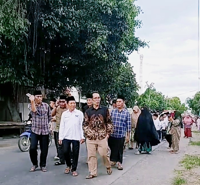 Foto: Muhammad Luthfi, S.Ag, Anggota DPRD Lotim dari Partai Perindo bersama masyarakat & konstituen