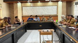 Foto: Kepala Bapenda, Muksin. S.KM., MM., pimpin rapat bersama BPK dan OPD terkait