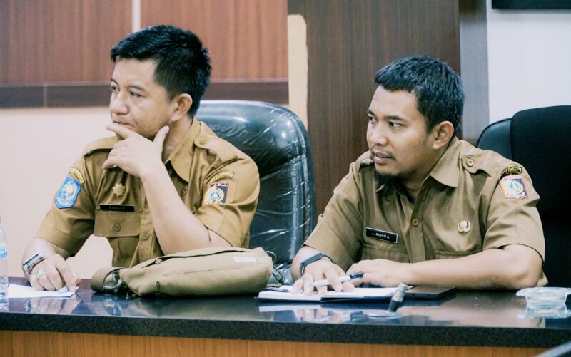 Foto: Camat Selong Lalu Ridho Arindi, S.IP, bersama Camat Sembalun Suherman, S.STP