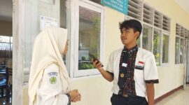Foto: Tim Jurnalistik SMAN 1 Selong saat menggelar sesi wawancara.
