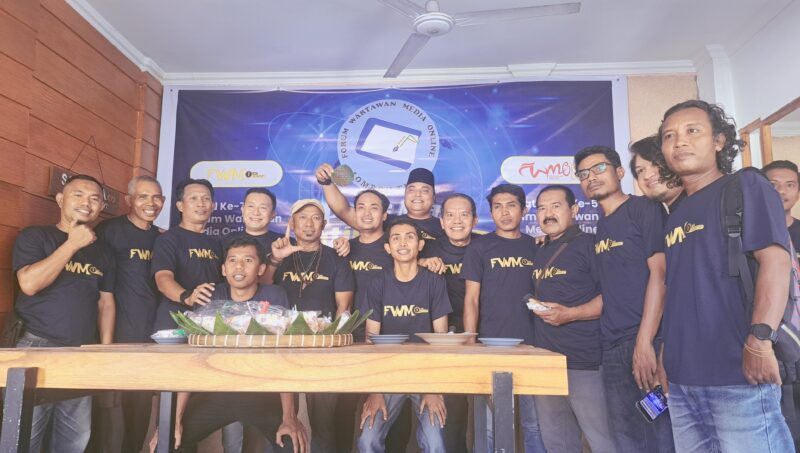 Foto: para punggawa Forum Wartawan Media Online Lombok Timur