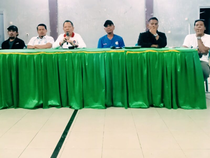 Foto: Musyawarah warga dengan Pemdes Labuhan Haji, bersama sejumlah tokoh agama masyarakat setempat dan aparat keamanan