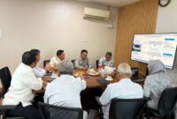 Foto: Bupati Lotim didampingi Sekda dan Kadis Kelautan dan Perikanan saat pembahasan Gili Kondo, di Jakarta Pusat.