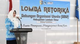 Foto: Pidato Ketua GOW Lombok Timur, Sri Mahyu Wardani saat membuka Lomba Retorika
