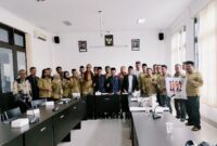 Foto: Pengurus Harian Daerah AMAN bersama Anggota DPRD Lombok Timur usai Hearing (Jajak Pendapat) 