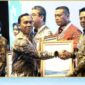 Foto: Bupati Lotim, H.Haerul Warisin saat menerima Penghargaan Nasional Selaku Kepala Daerah Terbaik Pengendali Program Gerakan Orang Tua Asuh Cegah Stunting (GENTING) di Jakarta, Rabu 12 November 2025.
