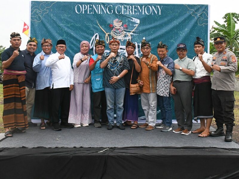 Foto: Wakil Bupati bersama jajaran OPD pada acara Pesona Budaya Desa Pengadangan