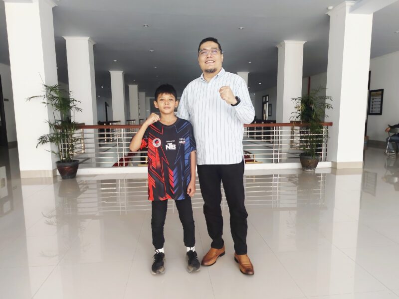 Foto: Farouk Bawazier Anggota DPRD Partai PPP bersama Atlet Cilik MMA Lalu Reza Asyaukani