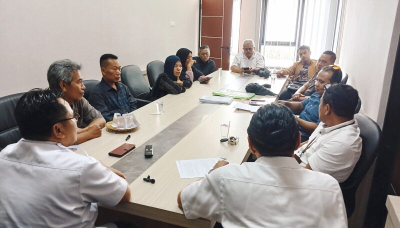 Foto: Mediasi LSM Garuda dengan para ahli waris di  Kantor BWS I Nusra