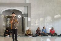 Foto: Kepsek SMAN 1 Labuhan Haji saat rapat dengan komite dan wali murid