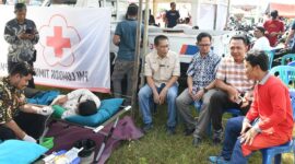 Foto: Wakil Bupati Lotim dan direktur RSUD dr.Raden Soedjono Selong, bersama Kades Sakra Selatan di Hari Jadi Desa Sakra Selatan