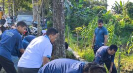 Foto: Warga binaan lapas kelas IIB Selong ikut andil bersihkan lingkungan bersama Forkopimcam.