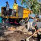 Foto: Camat, Lurah dan Warga Binaan Lapas Kelas IIB Selong Kolaborasi bersihkan Pasar Pancor. 