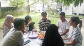 Foto: Direktur Eksekutif Guru Lauq bersama Ginevra Campana dan Peserta Pelatihan