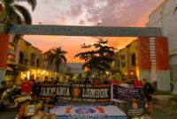 Foto: Supporter Jakmania Lombok saat Galang Donasi untuk Bencana Sumatera