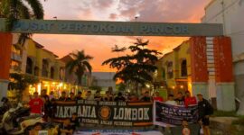 Foto: Supporter Jakmania Lombok saat Galang Donasi untuk Bencana Sumatera