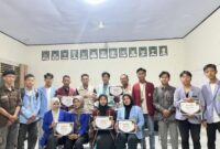 Foto: Pemberian Donasi dari Aliansi BEM se Lombok Timur (BEM ITSKes Muhammadiyah, STIT Palapa Nusantara, Institut Elkatarie, STIKES & STEI Hamzar, STAI Darul Kamal NW Kembang Kerang) pada Lazismu sebesar Rp. 20.400.000.