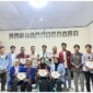 Foto: Pemberian Donasi dari Aliansi BEM se Lombok Timur (BEM ITSKes Muhammadiyah, STIT Palapa Nusantara, Institut Elkatarie, STIKES & STEI Hamzar, STAI Darul Kamal NW Kembang Kerang) pada Lazismu sebesar Rp. 20.400.000.