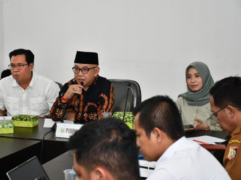 Foto: Ketua DPRD Lotim, M.Yusri bersama unsur Pimpinan DPRD saat membuka Rapat Evaluasi Satu Tahun MBG di Bumi Patuh Karya. 