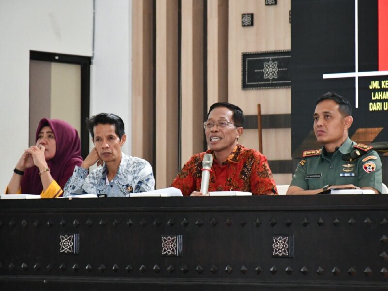 Foto: Sekda Lotim bersama Kadis PMD, Kadis Koperasi dan UMKM serta Dandim 1615 saat rapat koordinasi Pembangunan Koperasi Desa/Kelurahan Merah Putih (KDKMP).