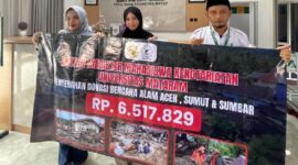 Foto: Pemberian donasi secara simbolis dari Ikatan Mahasiswa Magister Kenotariatan (IMMK) Universitas Mataram kepada Baznas NTB untuk korban bencana Aceh dan Sumatera.