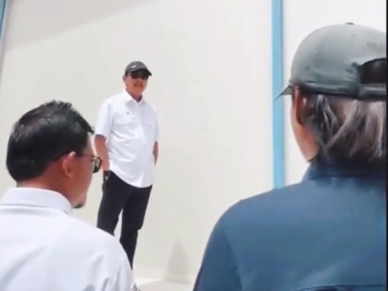 Foto: Menteri Kelautan dan Perikanan, Sakti Wahyu Trenggono saat sidak pekerjaan BUMN PT.Adhi Karya di Ekas Buana Lombok Timur.