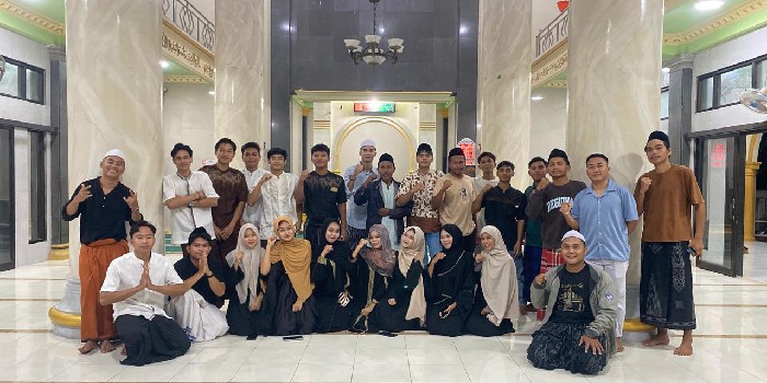 Foto: Giat Bakti sosial Remaja Masjid Nurul Iman Lungkak