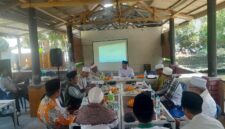 Foto: Ketua Baznas Lotim, H. Muhammad Kamli, bersama jajaran saat menggelar Rapat Koordinasi bersama Dewan Syar'i