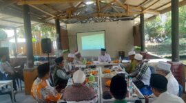Foto: Ketua Baznas Lotim, H. Muhammad Kamli, bersama jajaran saat menggelar Rapat Koordinasi bersama Dewan Syar'i