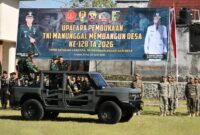 Foto: Sekda Lotim bersama Dandim 1615/Lotim saat pembukaan TMMD di Suralaga Lombok Timur