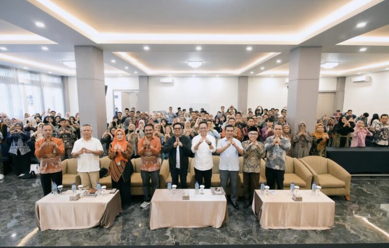 Foto: Kepala BPS NTB, Dr.H.Wahyudin, MM., bersama Bupati Lotim, Sekretaris Daerah dan sejumlah Kepala OPD lingkup Kabupaten Lombok Timur.