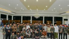 Foto: Bupati Lotim Haerul Warisin, bersama Forum Kepala Lingkungan se Kecamatan Selong dan Labuhan Haji